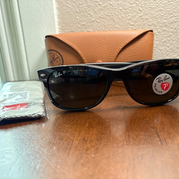 Ray-Ban New Wayfarer Classic polarized sunglasses (RB2132) - Picture 5 of 11